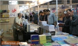 افتتاح نمایشگاه کتاب و نرم‌افزار در دانشگاه فرهنگیان استان