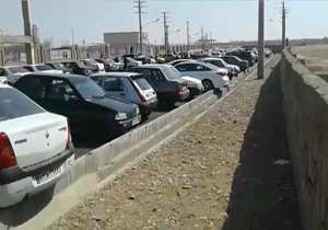 پارکینگ های مهران معضلی برای شهروندان شد