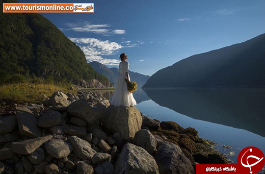 عکس/ سفر به دور دنیا با لباس عروس!