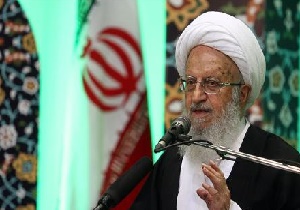 آیت الله مکارم: سفر به عراق بدون ویزا حرام است