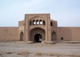 روستای شفیع آباد با کاروانسرای تاریخی