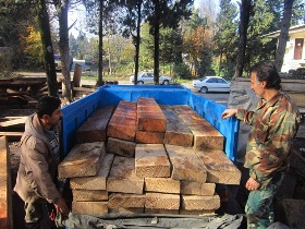 کشف 2 محموله میلیاردی کالای قاچاق در رشت