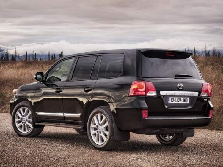مقایسه دو خودرو تویوتا لندکروزر GXR و لکسوس RX350 + جدول