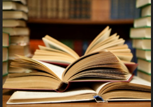 اهدای کتاب به کتابخانه زندان مهاباد