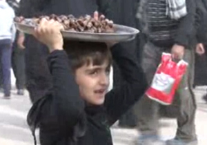 خادمی کودکان در مسیر پیاده روی اربعین + فیلم