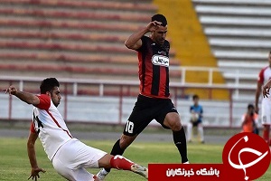 سیاه جامگان، پدیده را گلباران کرد