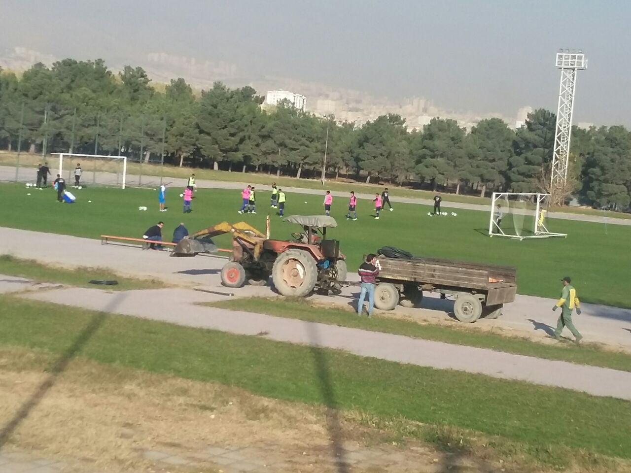 حضور ملی پوش تیم نوجوانان در تمرین امروزاستقلال/غیبت بازیکنان میلیاردی