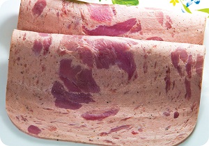 مسمومیت 10کارگر در اثر خوردن کالباس مسموم