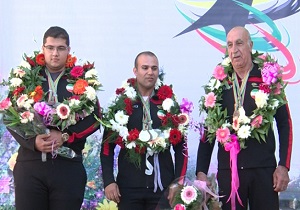 کسب 8 نشان برتر در مسابقات بین قاره ای پاورلیفتینگ