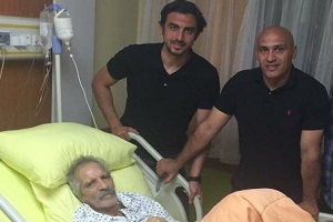 عیادت منصوریان از پورحیدری پس از تمرین استقلال