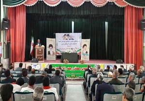 نشست استاندار آذربایجان غربی با فعالین سیاسی و اقتصادی
