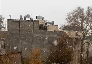 صحنه زیبای بارش برف در منطقه حصارک تهران + فیلم