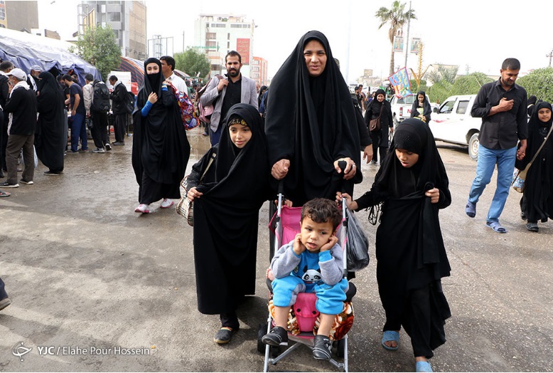 حال و هوای عشاق حسین در کربلای معلی/کودکانی که در بین الحرمین خوش&zwnj;آمدگویی می&zwnj;کنند+تصاویر