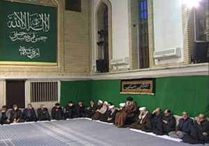 مراسم عزاداری اربعین با حضور رهبر انقلاب و هیئت‌های دانشجویی + فیلم