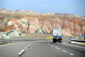 بهسازی 285 کیلومتر راه مواصلاتی زنجان