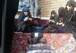 کلاه می‌بافم برای برادر مدافع حرم