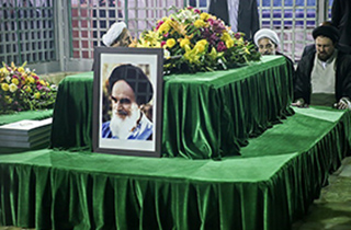 برخی با بی‌اطلاعی از دوره طاغوت از انقلاب انتقاد می کنند