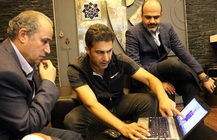 نشست تاج و نماینده شرکت تجهیز زمین کمپ تیم های ملی