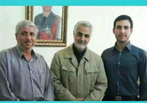 سردار سلیمانی در منزل اولین شهید مدافع حرم ارتش+عکس