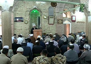 وظیفه علما و مردم دفاع از اسلام است