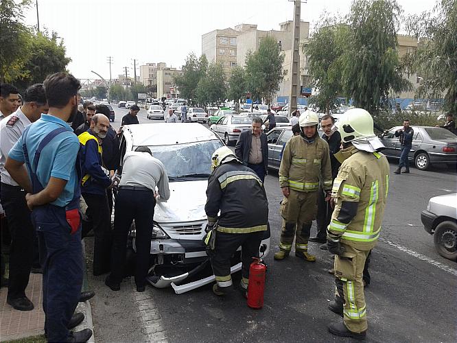 خودروی تندر در مسیر تهرانسر واژگون شد/ راننده مصدوم شد