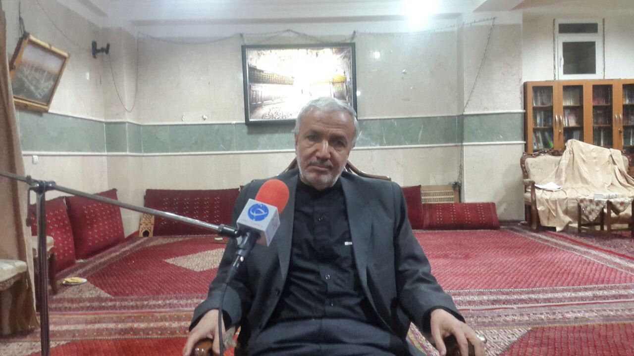 مداحی حیطه بسیار دشواری است/ محرم 95 از محرم سال های پیش بهتر بود/ مداح باید سیاسی باشد/ بیش از مداحان در محضر علما زانو زده ام/ با حاج منصور ارضی رفاقت دیرینه دارم//////