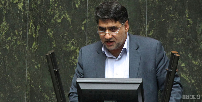 فساد چون موریانه‌ای از درون ارزش‌های انقلاب را می‌بلعد/روحانی در ترکیب تیم اقتصادی‎اش تجدیدنظر کند