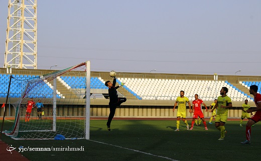 توقف هف سمنان درخانه