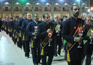 برگزاری مراسم لاله گردانی خدام در سومین حرم اهل بیت (ع)