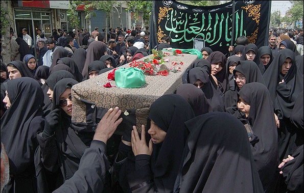 اشک ۱۲۰۰ ساله زنان نوغان در حرم امام رضا(ع)