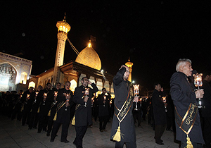 لاله گردانی در حرم مطهر احمد بن موسی (ع)