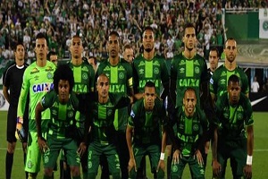 یک دقیقه سکوت به احترام جان باختگان باشگاه کوئتزه در بازی رئال‌مادرید-لئونسا+فیلم