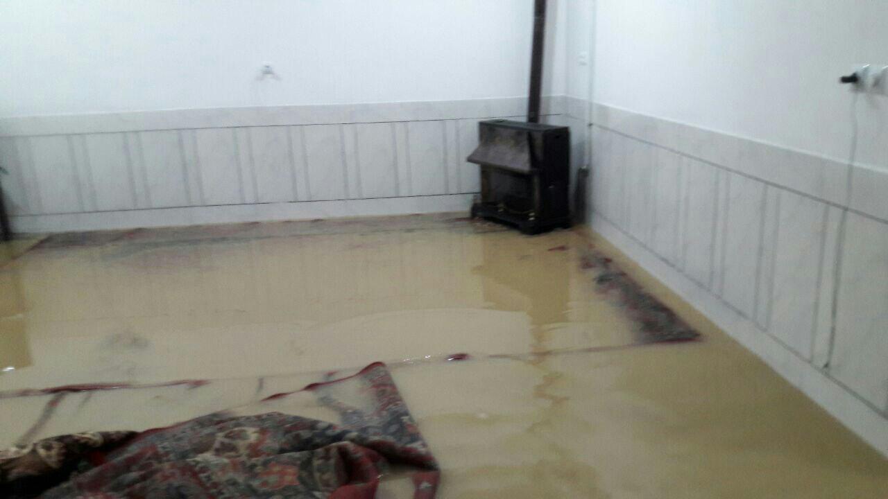 خسارت باران به برخی منازل آبدانانی+ تصاویر