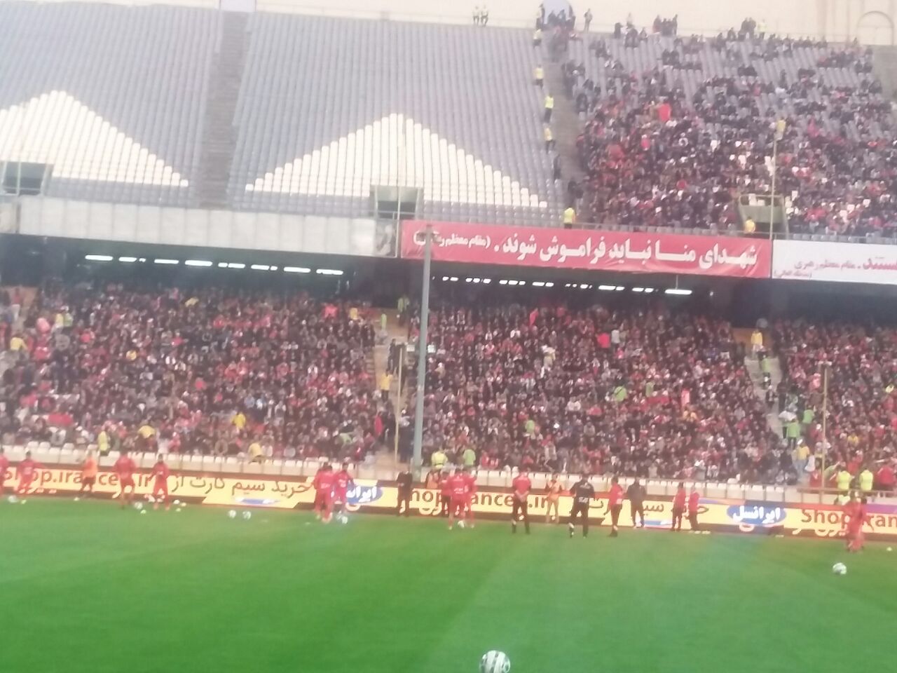 تشویق رامین رضاییان از سوی هواداران پرسپولیس