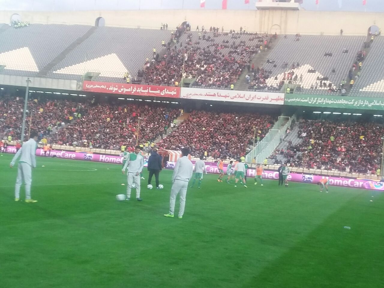 تشویق رامین رضاییان از سوی هواداران پرسپولیس