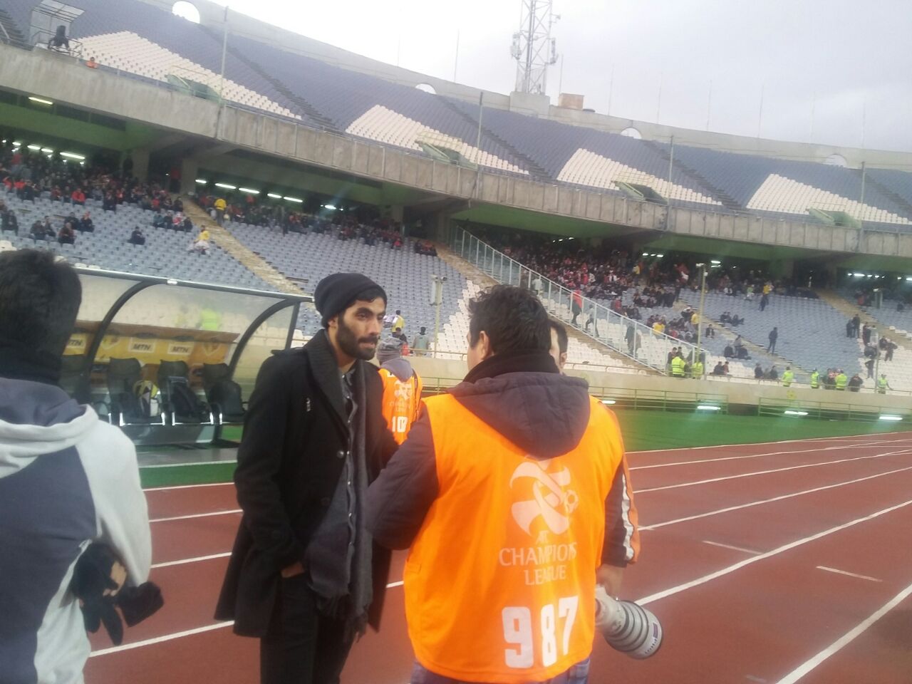 تشویق رامین رضاییان از سوی هواداران پرسپولیس
