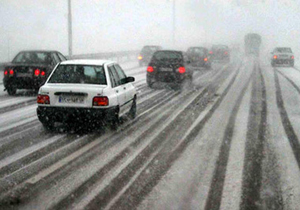 بارش برف و باران و ترافیک نیمه سنگین در جاده&zwnj;های کشور