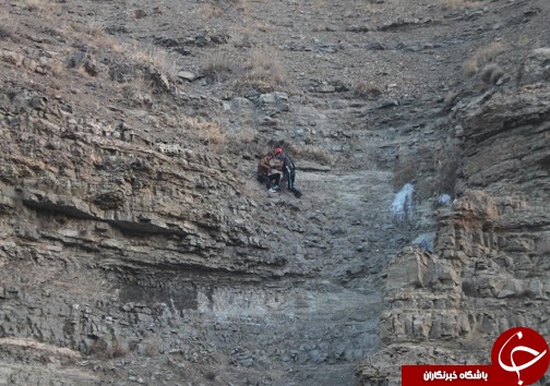 نجات مرد جوان گرفتار در ارتفاعات کوهستانی