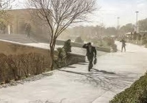وزش باد شدید در اردبیل زندگی عادی شهروندان را مختل کرد