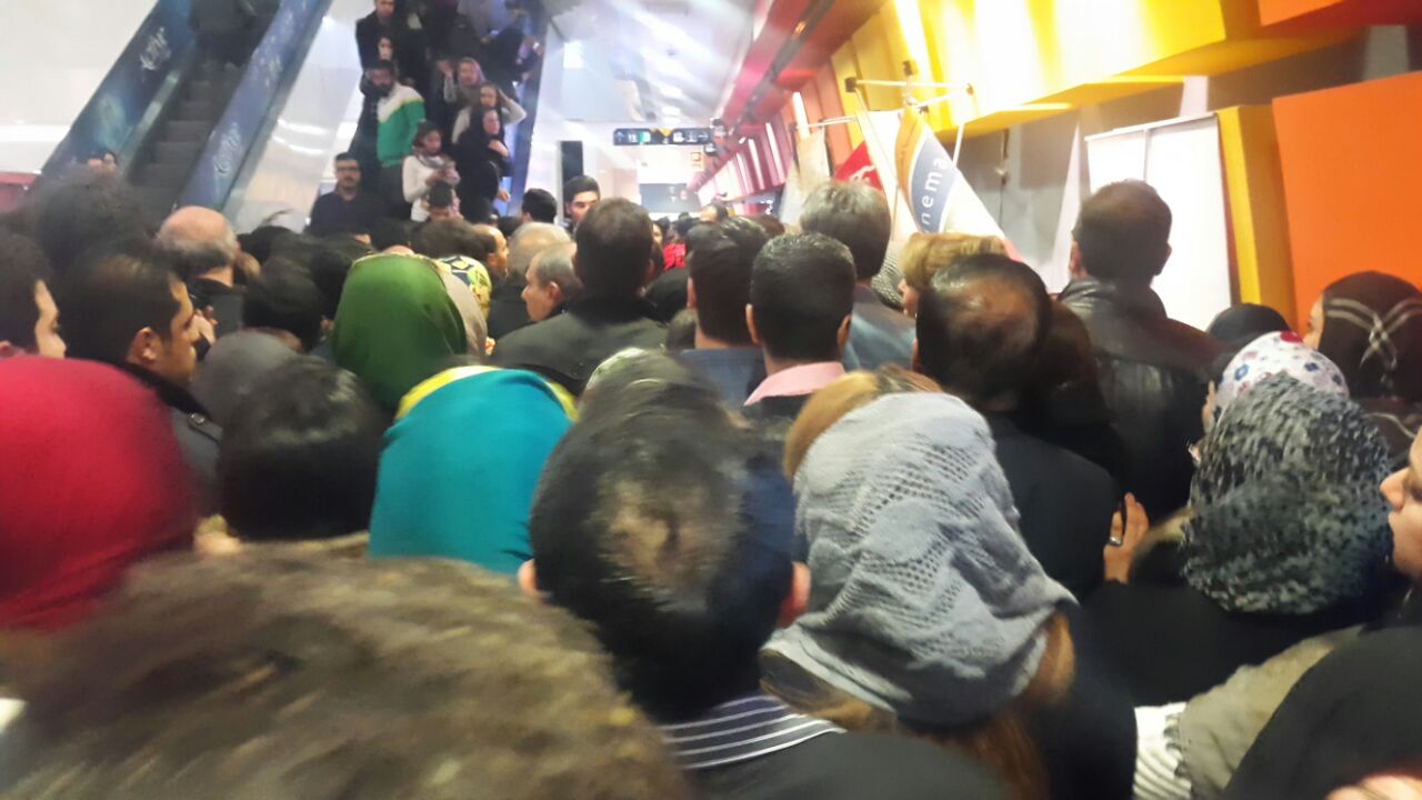 اکران پرحاشیه سلام بمبئی/ درگیری حراست پردیس کوروش با خبرنگاران