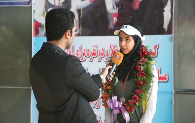 روحانیان مدال طلای تیراندازی با کمان جهان را به سردار سلیمانی تقدیم کرد