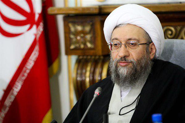 ایثارگری از جلوه‌های شخصیت آیت‌الله مظاهری است