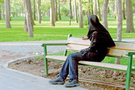 خطر در کمین جوانان تنها/ چرا بی میلی جوانان به همنشینی با خانواده فزونی گرفته است؟