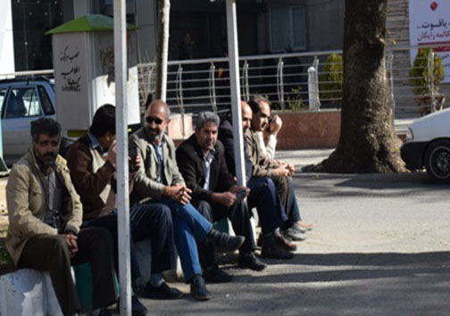 تجمع کارگران کارخانه پارسیلون در مقابل استانداری لرستان +تصاویر