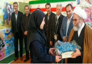 مراسم توزیع هدایای مقام معظم رهبری به دانش آموزان شهرستان نمین