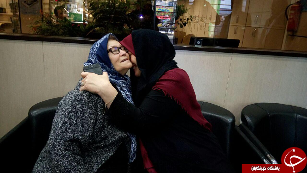 داستان خیالی که واقعیت دارد!/مادر و دختر بعد از 42 سال در شعبه بانک به هم رسیدند! + فیلم و تصاویر