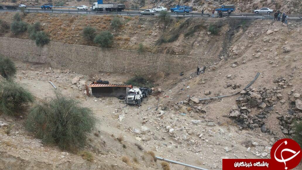 سقوط مرگبار تریلی در جاده کازرون &ndash; بوشهر + تصاویر