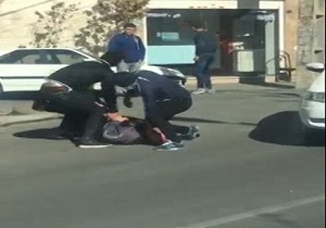 لحظه زورگیری خشن در پایتخت! + فیلم