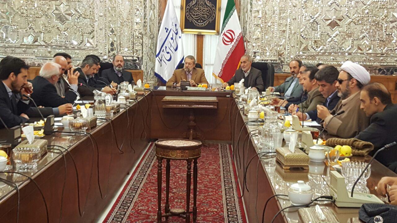 تعدد احزاب فی&zwnj;&lrm;نفسه مشکلی ندارد/ قانون انتخابات قوی شود