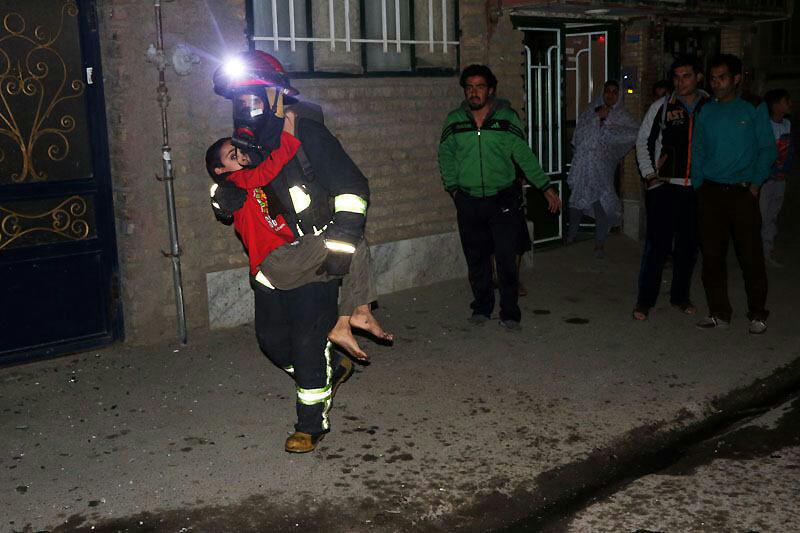 نجات مادر و دو فرزند وی در آتش&zwnj;سوزی ساختمان مسکونی